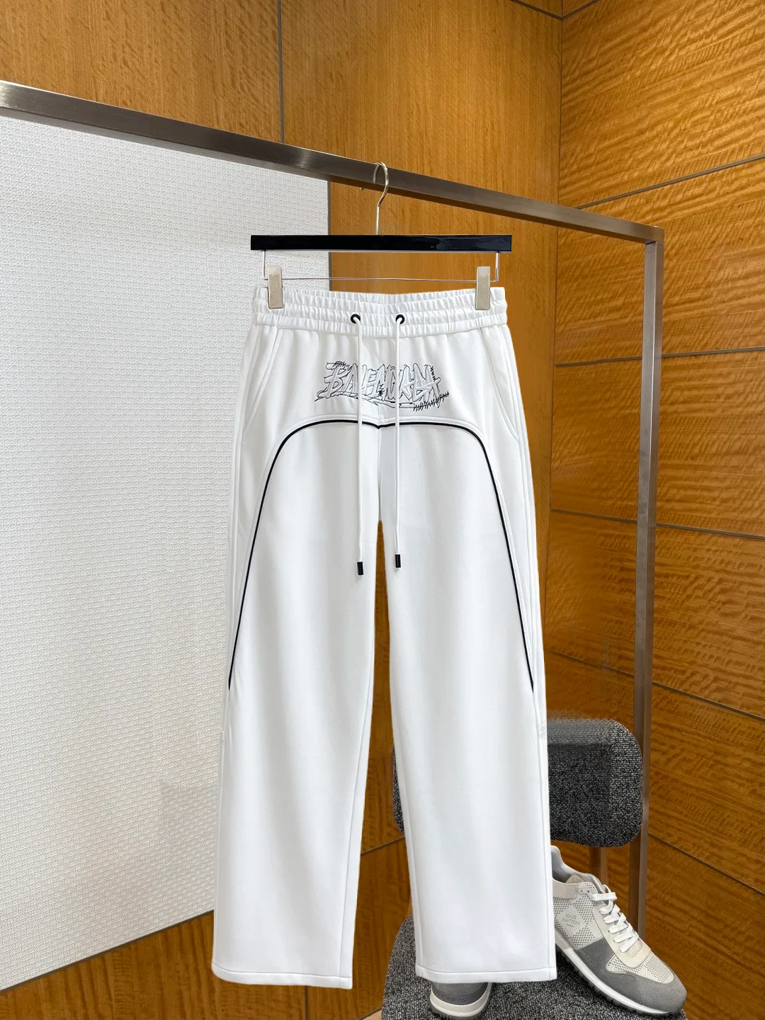 Balenciaga [High Version] 2026 Autumn and Winter latest products, available at counters at the same time, Original product, fashionable casual trousers and casual trousers, using imported original fabrics, top-grade embroidery 🪡 craft letter pattern logo, original hardware accessories decoration, simple yet fashionable, fashionable and handsome upper body, Sizes: M-3XL